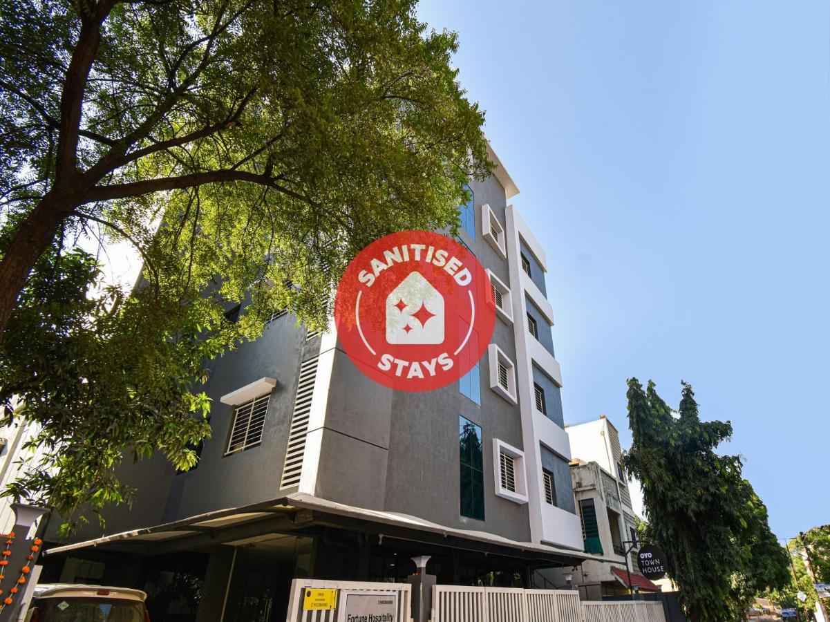 Oyo Townhouse 498 Hotel Western Нагпур Екстериор снимка